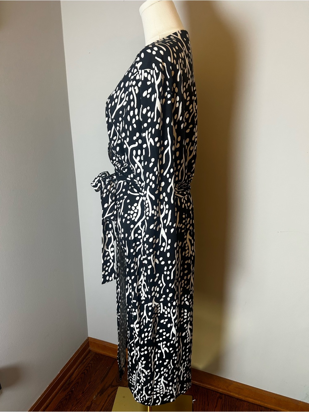 Diane Von Furstenberg Black and White Abstract Wrap Dress Size XL - Picture 4 of 6